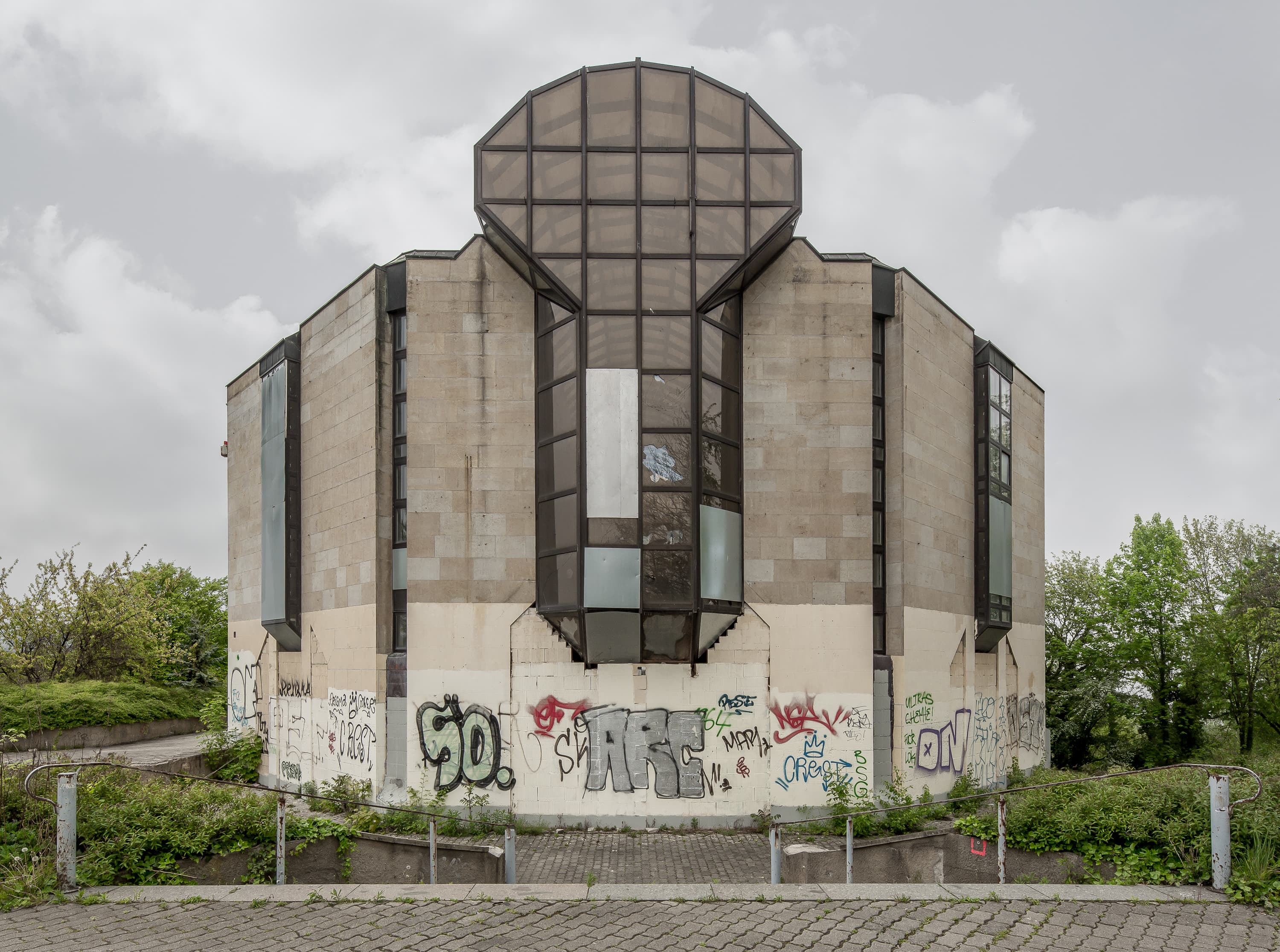 Regentaucher Architekturfotografie | Awaiting Leipzig Bowlingtreff